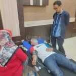 donor darah PWI Karimun Ketua PWI Karimun Riadi berbincang dengan salah satu pendonor dalam donor darah yang digelar dalam rangka HPN 2022 di Gedung Nasional, Tanjung Balai Karimun, Minggu (8/2/2022). (foto: jurnalterkini.id/yra)