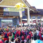 Ribuan warga memadati Car Free Day perdana yang digelar di Coastal Area, Tanjung Balai Karimun, Minggu (14/8/2022). (foto: Prokopim Karimun)