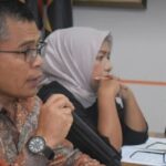 Ketua Komisi Pemilihan Umum (KPU) Karimun Mardanus didampingi komisioner Tiuridah Silitonga (Dok. Pribadi)