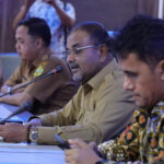 bupati rakor elpiji Bupati Karimun Aunur Rafiq membahas persoalan kelangkaan gas elpiji Kg yang kerap terjadi di pasaran, terutama di Pulau Karimun Besar di ruang rapat Cempat Putih, Kantor Bupati, Selasa (5/9/2023). (Dok. Diskominfo Karimun)