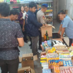 operasi pekat seligi polres karimun Personel Polres Karimun menyita puluhan minuman beralkohol dari sebuah toko dalam Operasi Pekat Seligi 2023 yang berakhir, Sabtu (30/9/2023). (Dok. Humas Polres Karimun)