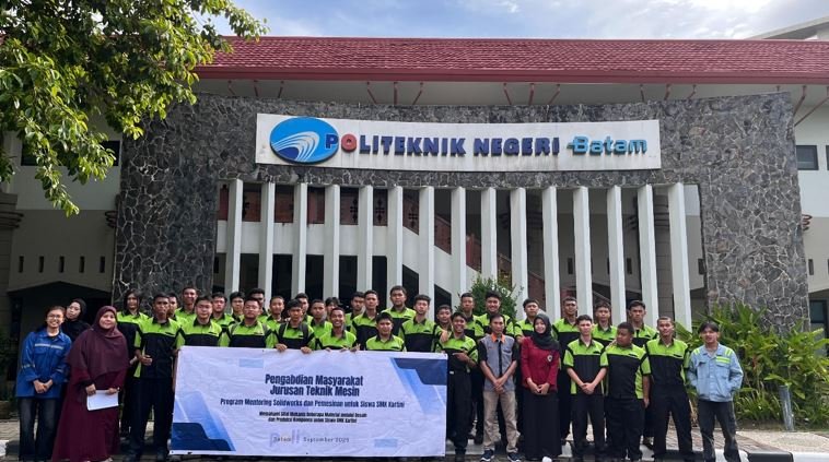 Dari Layar Komputer ke Mesin Bubut: Siswa SMK Kartini Wujudkan Desain 3D Menjadi Kunci Chuck Nyata melalui Program Mentoring Polibatam